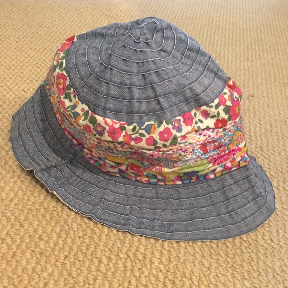 Grevi bucket hat. Made in Italy. 
Vintage and Vacation Ready!!